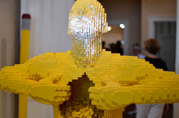lego-sculpture-yellow-man