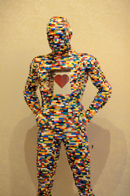 lego-scultpture-heart-man